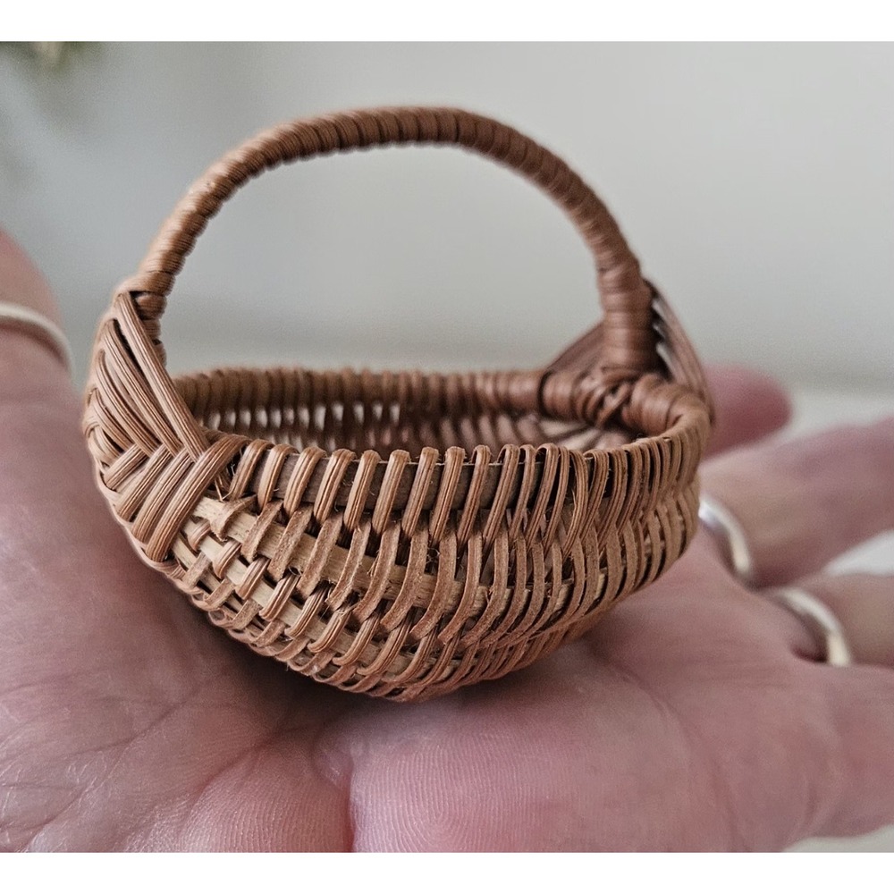 Vintage Miniature Buttocks Melon Egg Basket 2"